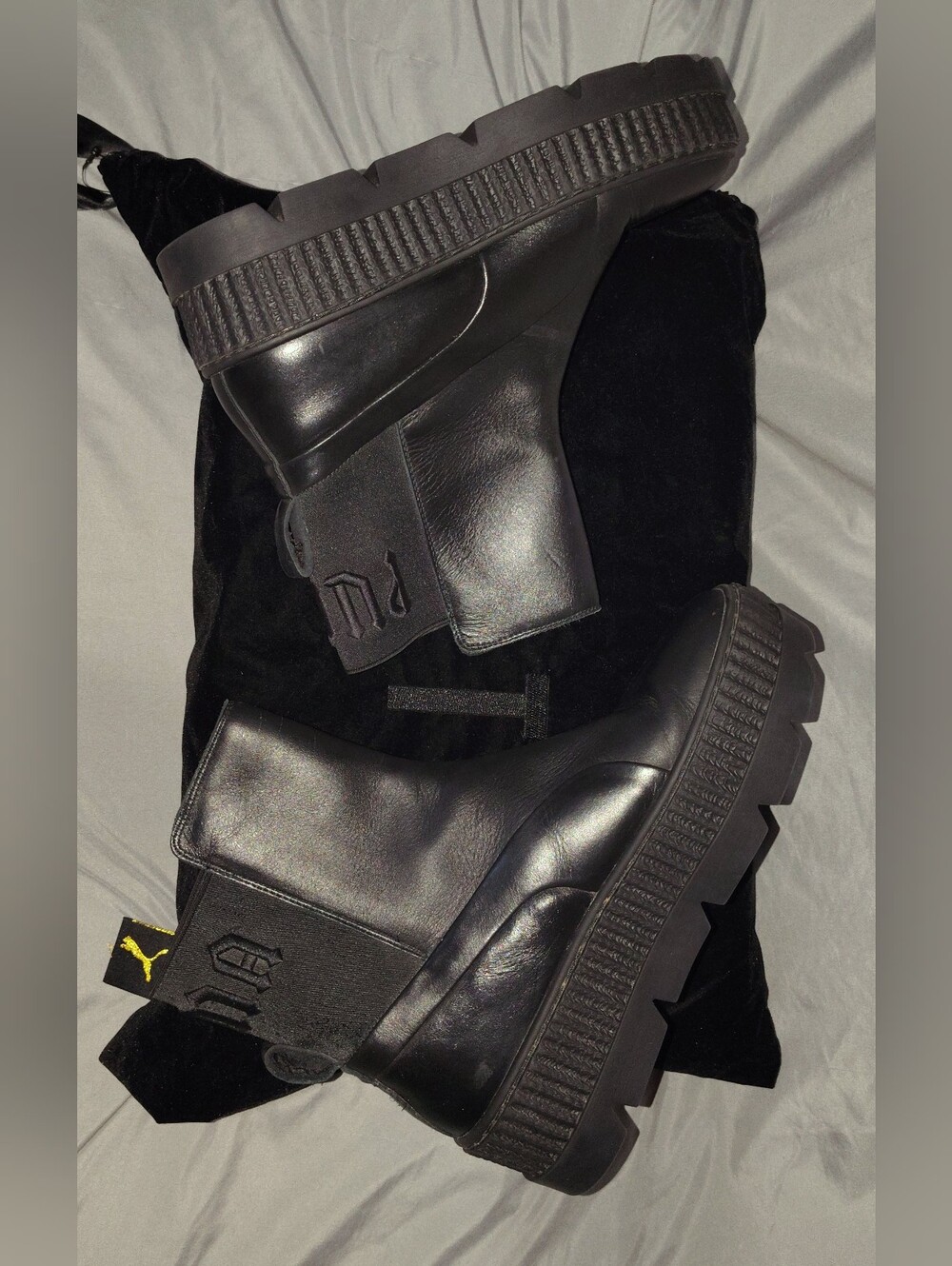 Puma x Fenty by Rihanna Chelsea Sneaker Boot 8.5 (Fits 8) With Storage Bag